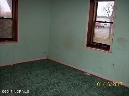 116 E Broad St, Beulaville, NC 28518 photo 8