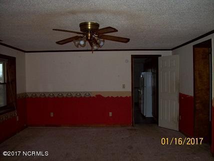 116 E Broad St, Beulaville, NC 28518 photo 4