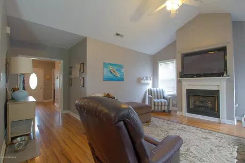 212 Gold Leaf Dr, Hampstead, NC 28443 photo 4