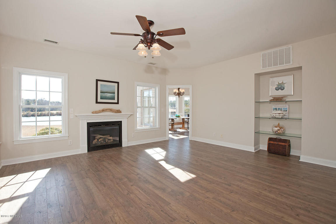 124 Castle Bay Dr, Hampstead, NC 28443 photo 9