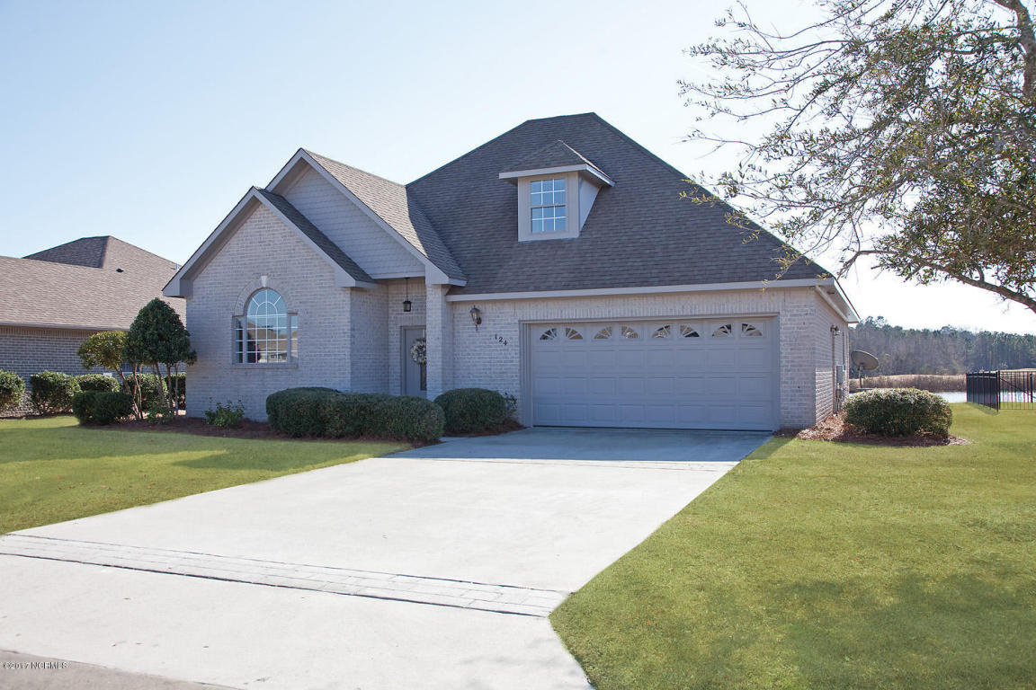 124 Castle Bay Dr, Hampstead, NC 28443 photo 1