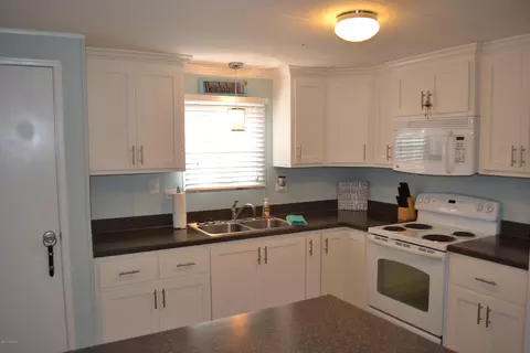 609 Donna Dr, Hampstead, NC 28443 photo 8