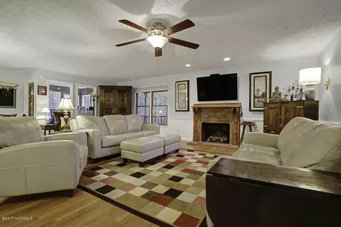 307 Creekview Dr, Hampstead, NC 28443 photo 4