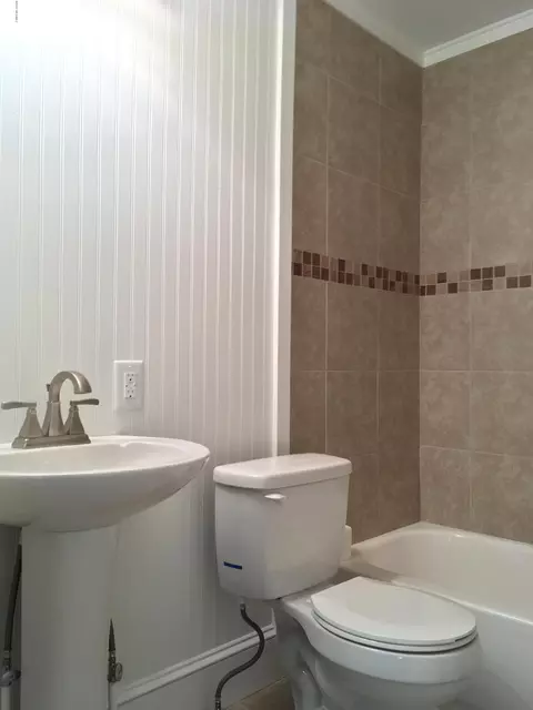 807 E 4th St, Washington, NC 27889 photo 10