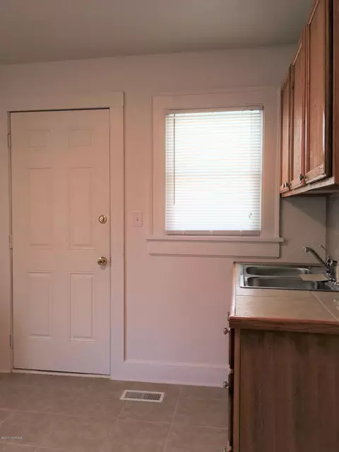 807 E 4th St, Washington, NC 27889 photo 9