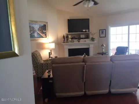 107 Hemlock Ct, Hampstead, NC 28443 photo 5