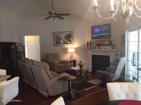 107 Hemlock Ct, Hampstead, NC 28443 photo 4