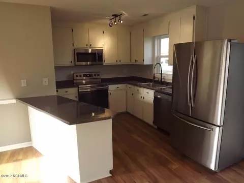 306 Riggs Rd, Hubert, NC 28539 photo 6