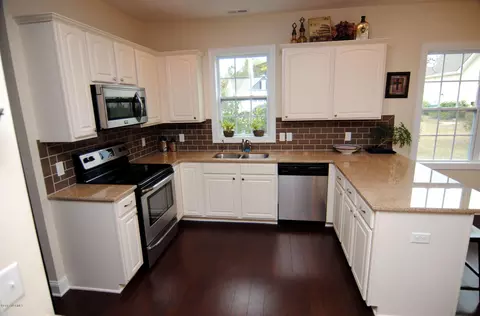 467 Landsdowne Cir, Hampstead, NC 28443 photo 9