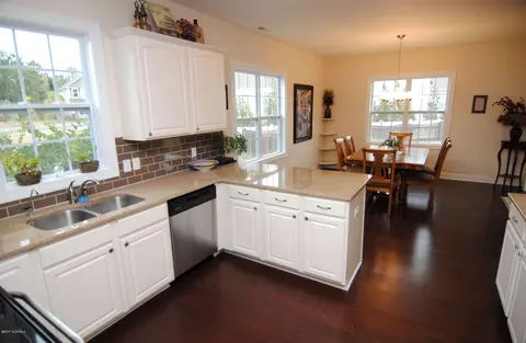 467 Landsdowne Cir, Hampstead, NC 28443 photo 6