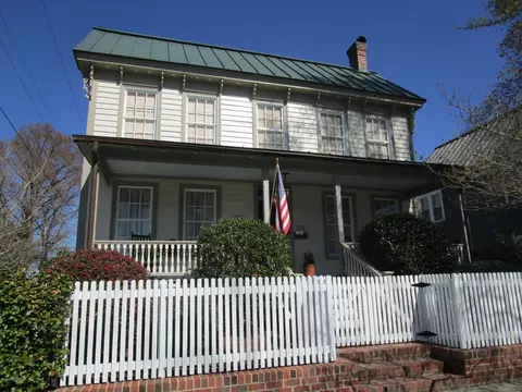 624 E Front St, New Bern, NC 28560 photo 1