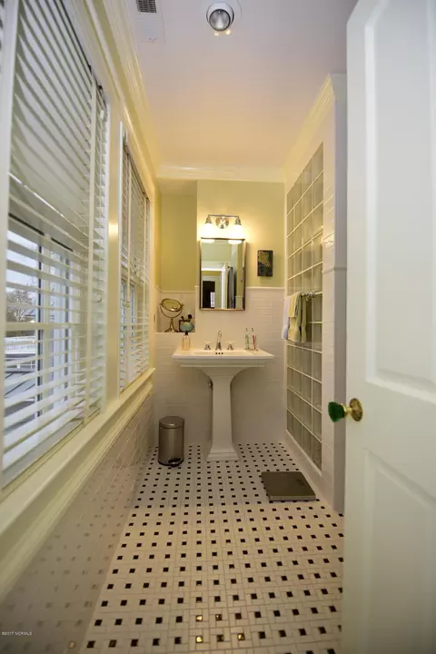 624 E Front St, New Bern, NC 28560 photo 28