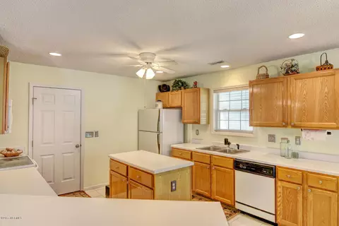 774 Sloop Pointe Ln, Kure Beach, NC 28449 photo 9