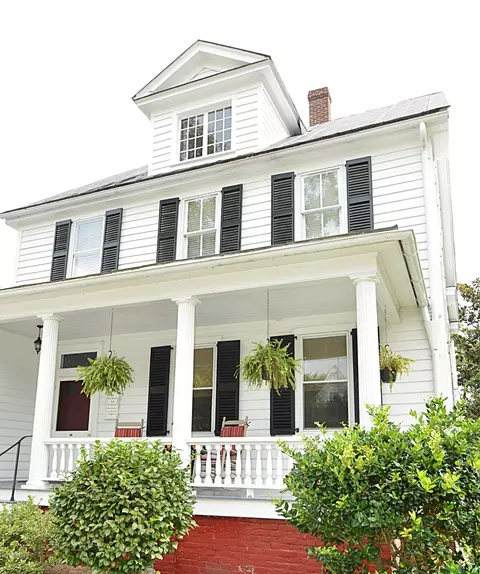 607 Pollock St, New Bern, NC 28562 photo 2