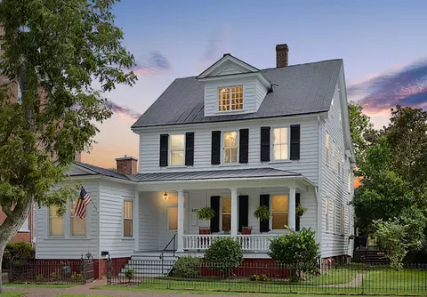 607 Pollock St, New Bern, NC 28562 photo 1
