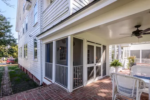 607 Pollock St, New Bern, NC 28562 photo 5