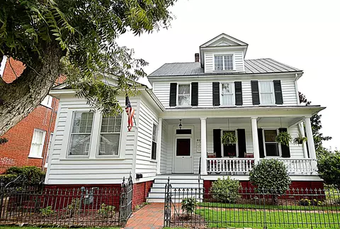 607 Pollock St, New Bern, NC 28562 photo 3