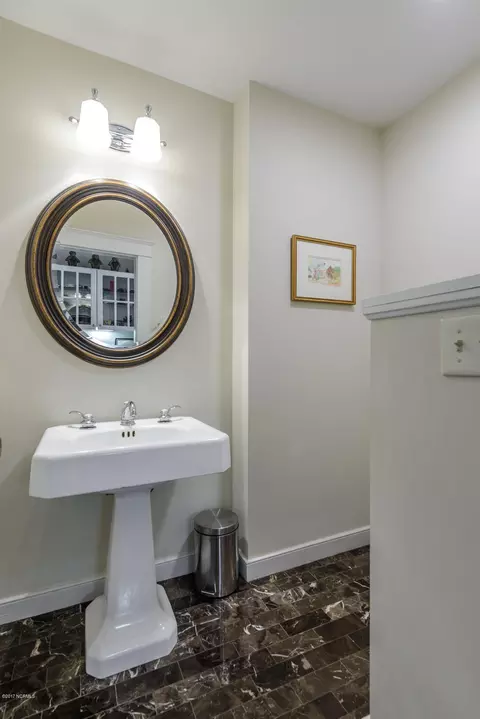 607 Pollock St, New Bern, NC 28562 photo 14
