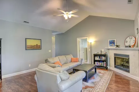 111 Long Leaf Dr, Hampstead, NC 28443 photo 4