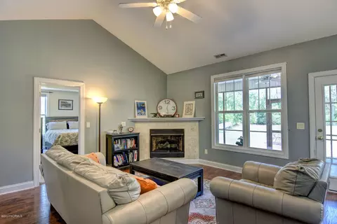 111 Long Leaf Dr, Hampstead, NC 28443 photo 5