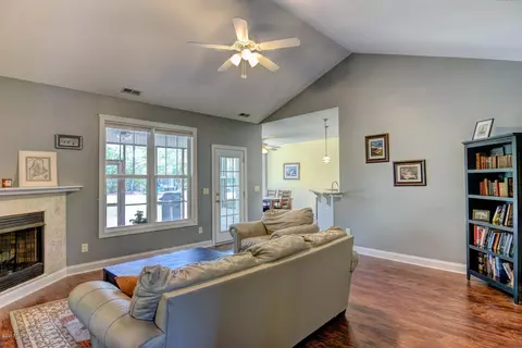 111 Long Leaf Dr, Hampstead, NC 28443 photo 6