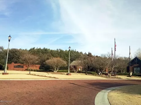145 E Grandiflora Dr, Wallace, NC 28466 photo 2
