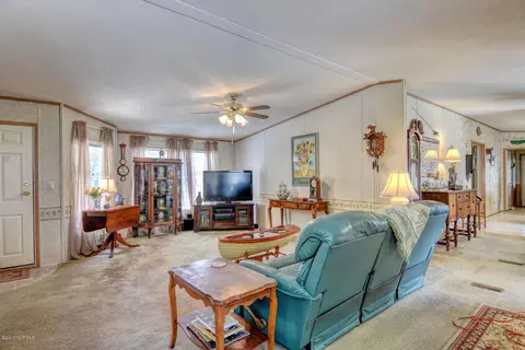 625 Bishop Ct, Hampstead, NC 28443 photo 5
