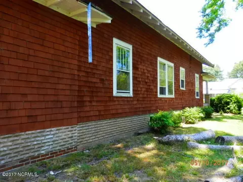 610 E 1st Ave, Chadbourn, NC 28431 photo 5
