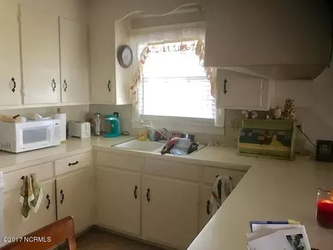 207 E Pitt St, Macclesfield, NC 27852 photo 3