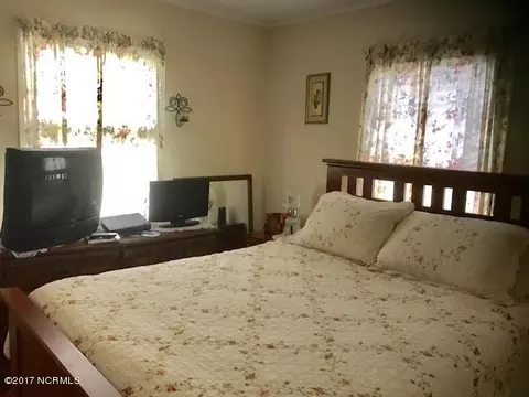 207 E Pitt St, Macclesfield, NC 27852 photo 5