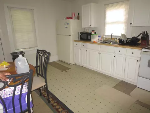 204 E Pine St, Williamston, NC 27892 photo 2