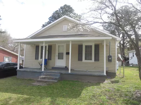 204 E Pine St, Williamston, NC 27892 photo 1