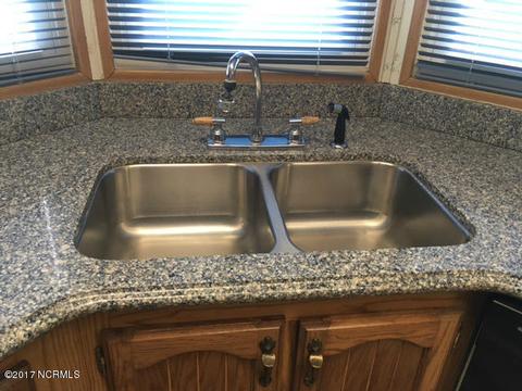 601 Harpoon Ct, Hampstead, NC 28443 photo 8
