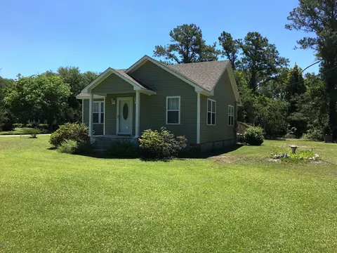706 Seashore Dr, Atlantic, NC 28511 photo 1