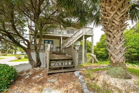 205 Cedar Ln, Atlantic Beach, NC 28512 photo 1