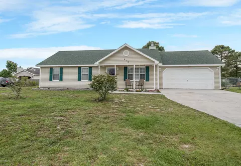 410 E Volant St, Hubert, NC 28539 photo 1