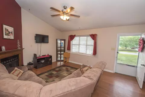 410 E Volant St, Hubert, NC 28539 photo 5