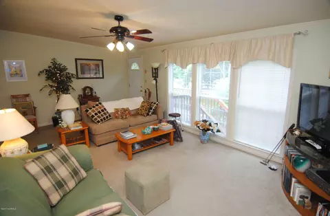 547 Groves Point Dr, Hampstead, NC 28443 photo 4