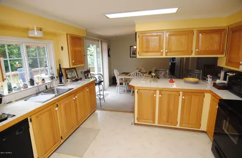 547 Groves Point Dr, Hampstead, NC 28443 photo 10