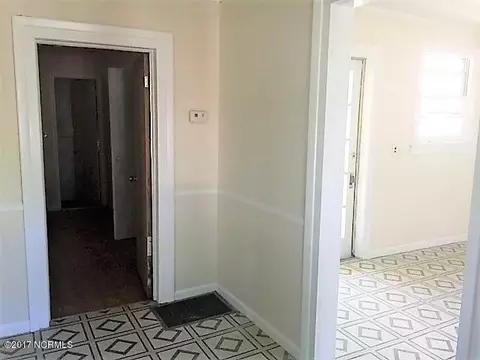 509 E 2nd St, Washington, NC 27889 photo 9
