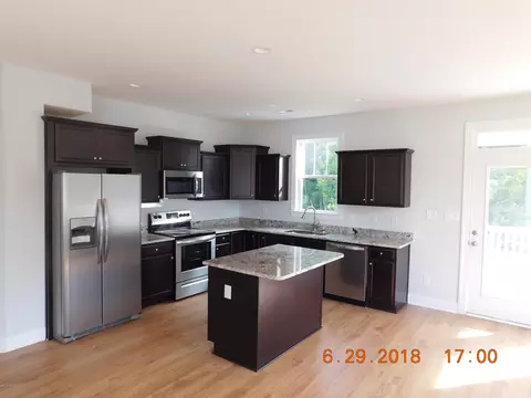 112 Shadow Creek Dr, Swansboro, NC 28584 photo 2