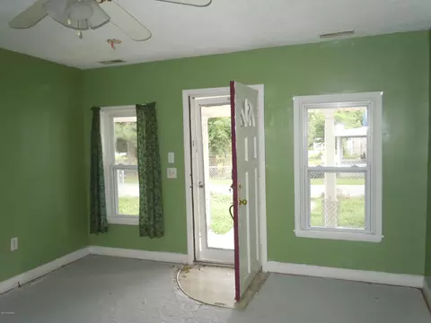 110 Thompson St, Chadbourn, NC 28431 photo 3