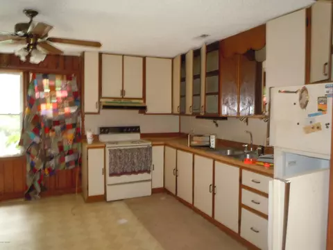 110 Thompson St, Chadbourn, NC 28431 photo 14