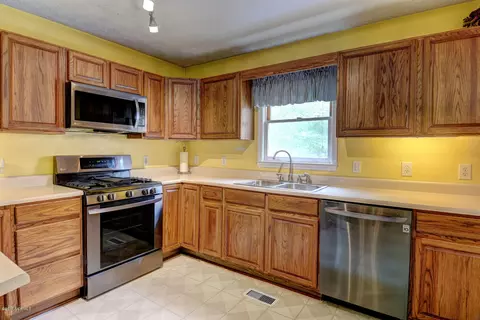 212 N 4th Ave, Atkinson, NC 28421 photo 10