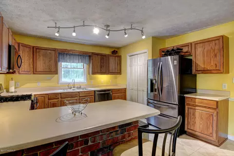 212 N 4th Ave, Atkinson, NC 28421 photo 9