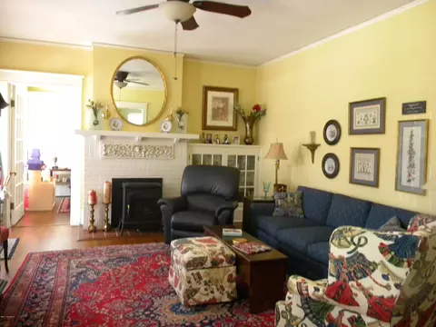 207 E Nash St, Spring Hope, NC 27882 photo 2