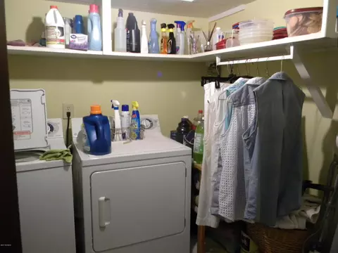 207 E Nash St, Spring Hope, NC 27882 photo 8