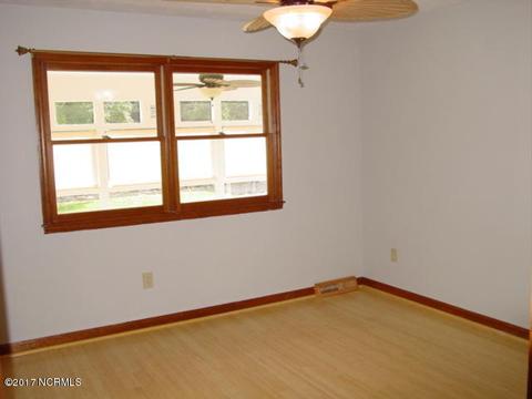 302 Grovediere Ln, Hampstead, NC 28443 photo 11