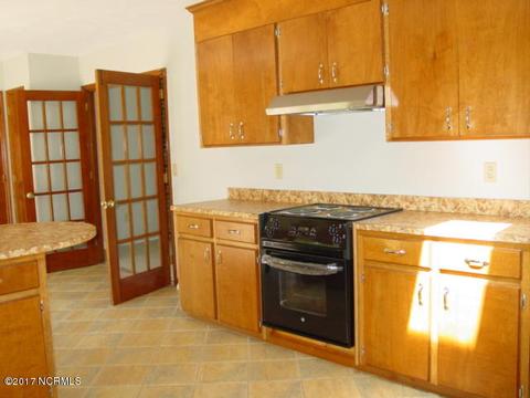 302 Grovediere Ln, Hampstead, NC 28443 photo 9