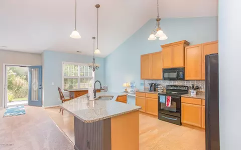 110 E Stockton Pl, Hampstead, NC 28443 photo 9